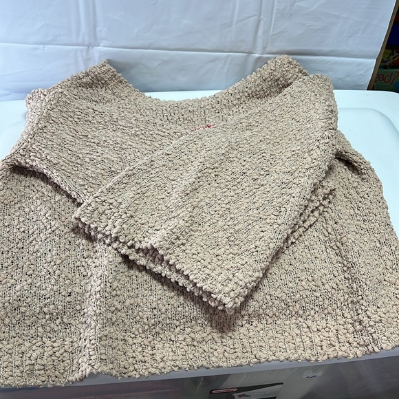 NEW Red LIP Graphic Popcorn Small POL Sweater - Picture 9 of 13